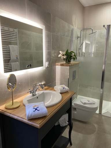 Bathroom 5, Grand Hotel Montespan Talleyrand, Allier