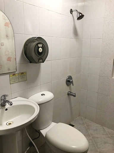 Bathroom 5, Pura Vida Resort, Tagaytay City