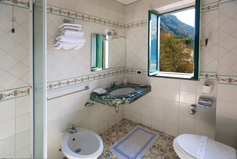 Bathroom 5, Hotel Mega Mare, Napoli