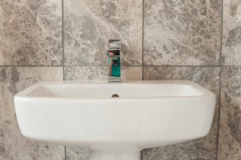 Bathroom, Courthouse Apartments, Hertfordshire