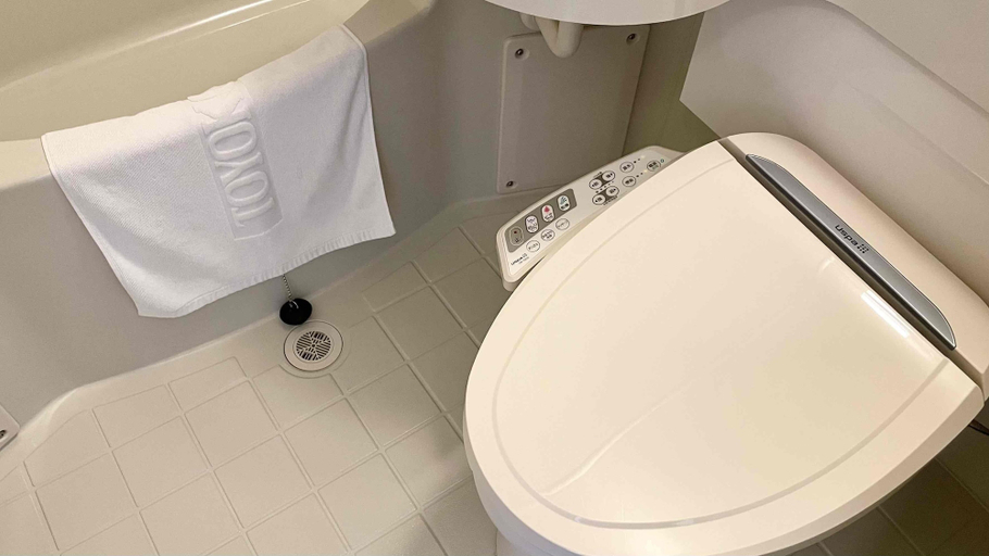 Bathroom 5, Toyoko Inn Osaka Tsutenkaku Mae, Osaka