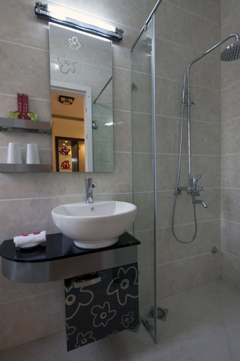 Bathroom 5, Rising Dragon Legend Hotel, Hoàn Kiếm