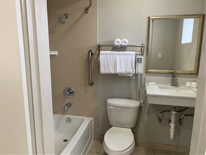 Bathroom 4, Red Roof Inn Tucson Downtown – University, Pima