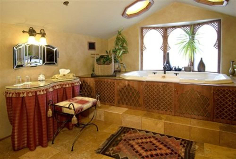 Bathroom, Old Rittenhouse Inn, Bayfield