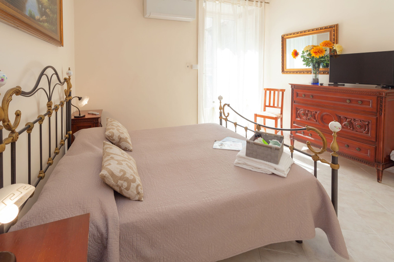 Bedroom 3, Al Piazza Marina B&B, Palermo