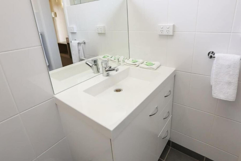 Bathroom 3, Seven Pines Motor Inn, Mildura - Pt A