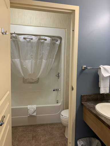 Bathroom 3, Quality Inn Riviere-du-loup, Rivière-du-Loup