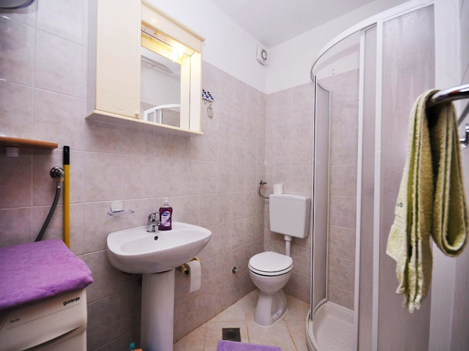 Bathroom 4, Apartments Margareta, Pula