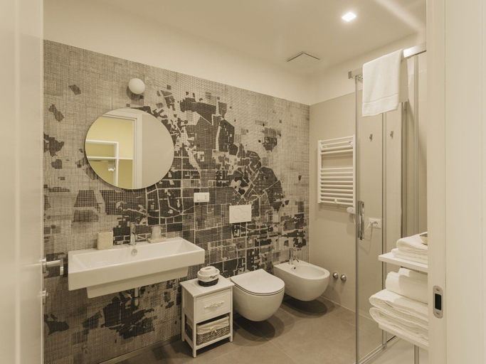 Bathroom 5, Livingstone, Matera