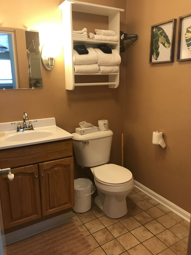 Bathroom 5, The Lakehouse Inn, Ashtabula