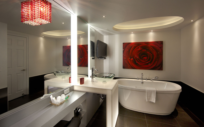 Bathroom 4, Hôtel Plaza Québec par JARO, Communauté-Urbaine-de-Québec