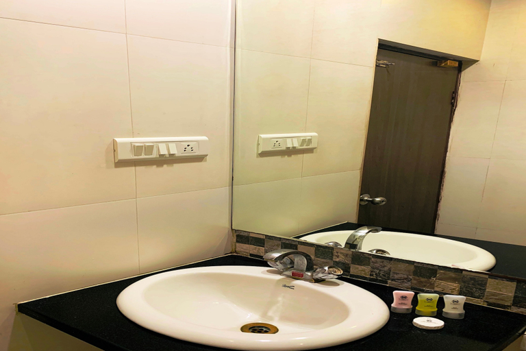 Bathroom 5, Ambassador Hotel, Ajmer