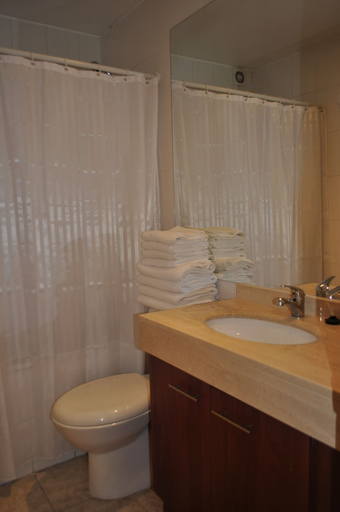Bathroom 4, Apart Hotel Agustinas Plaza Santiago, Santiago