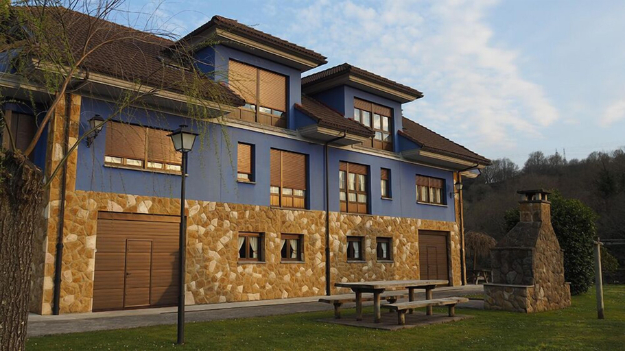 Exterior & Views