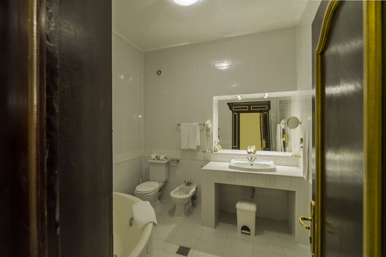 Bathroom 5, Hotel Aurelius Imparatul Romanilor, Brasov