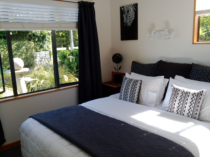 Bedroom 3, Four Peaks Motel, Timaru
