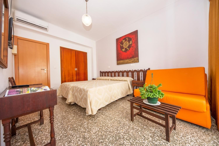 Bedroom 2, Hostal Santa Eulalia, Baleares