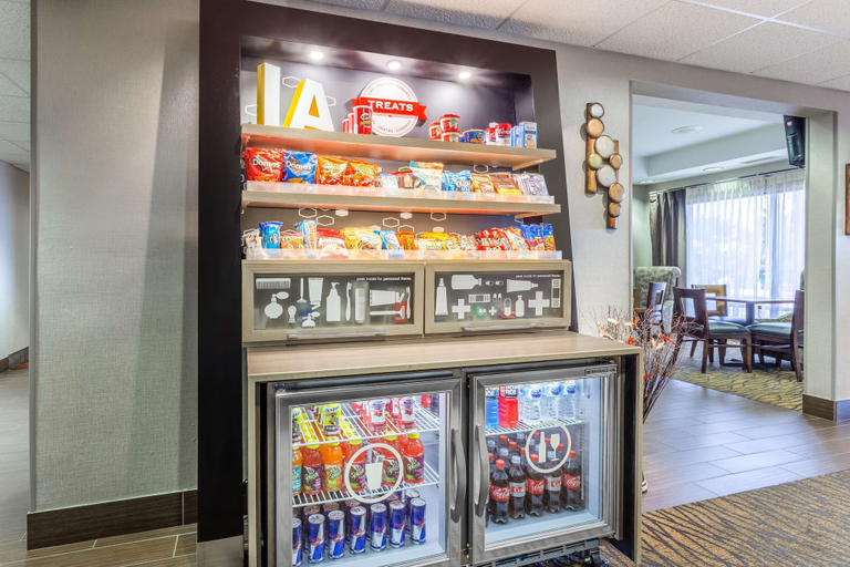 Food & Drinks 5, Hampton Inn - Cedar Rapids, Linn