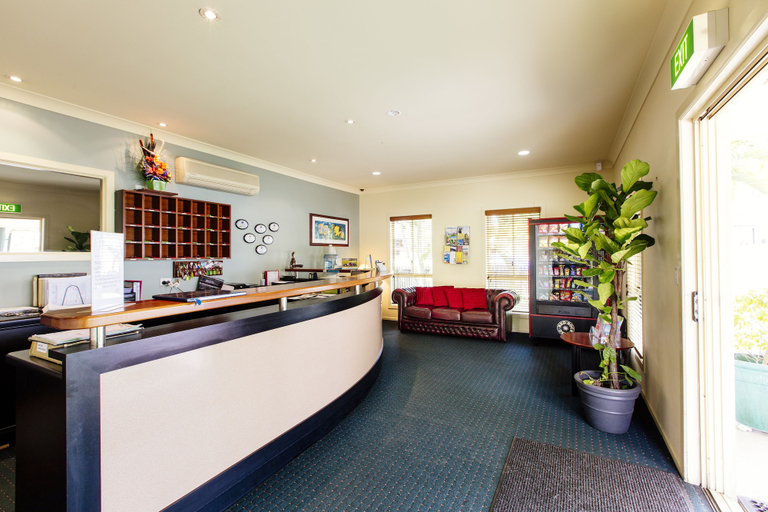 Food & Drinks 4, Shamrock Gardens Motel, Mackay - Pt A