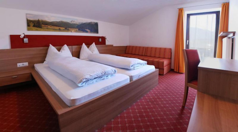 Bedroom 4, Pension Volgger, Bolzano