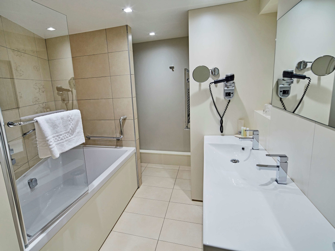 Bedroom 5, Golden Tulip Amneville - Hotel Spa & Casino, Moselle
