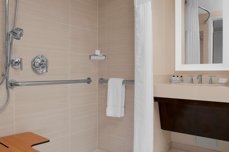 Bathroom 4, Hilton Garden Inn New York/Times Square Central, New York