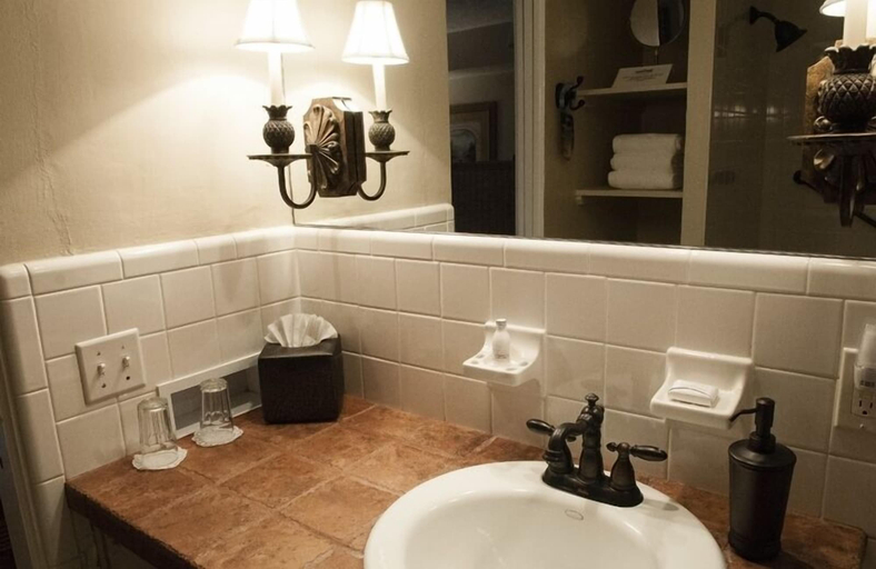 Bathroom 4, Pasa Tiempo Private Waterfront Resort - Adults Only, Pinellas