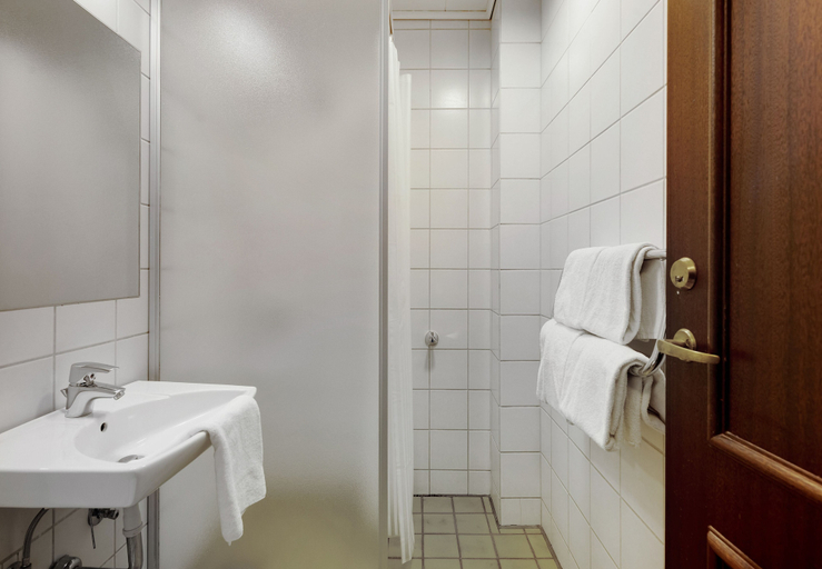 Bathroom 5, Hotel Kryb I Ly Kro, Fredericia