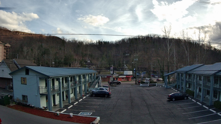 Country Town N Suites, Sevier
