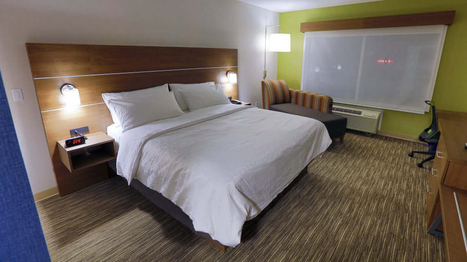 Bedroom 3, Holiday Inn Express & Suites WELLAND by IHG, Niagara