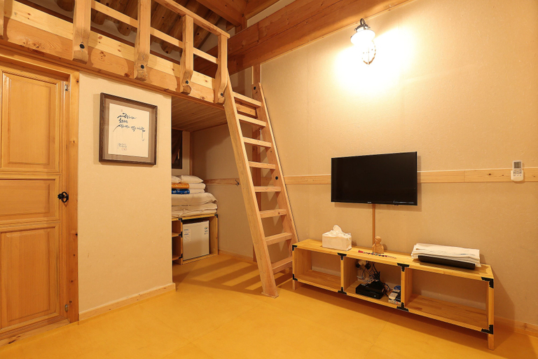 Others 4, Hanok Hyeyum, Jeonju