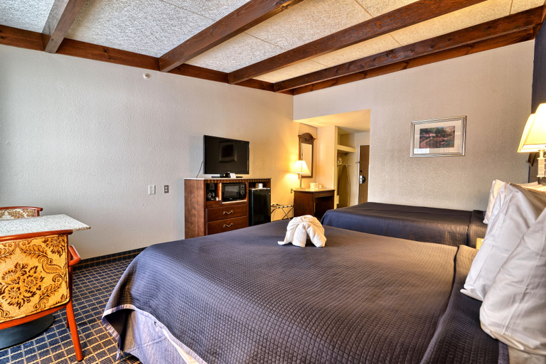 Bedroom 3, Howard Johnson by Wyndham Bangor, Penobscot