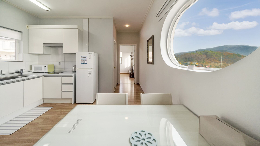 Others 5, Pension Manoa, Namhae