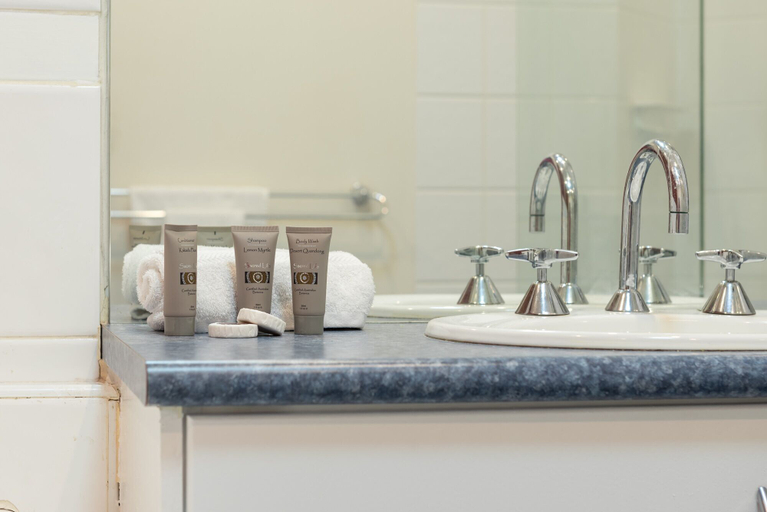 Bathroom 2, StayCentral - Heritage Warehouse Retreat, Melbourne