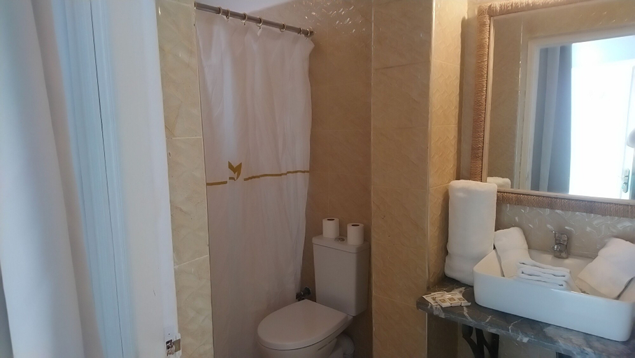 Bathroom 3, L'Auberge de Tennis Msc, Marrakech