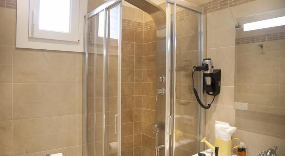 Bathroom 4, Hotel Stella d'Italia, Rimini