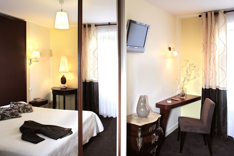 Bedroom 2, Hotel Le Normandie Spa, Orne