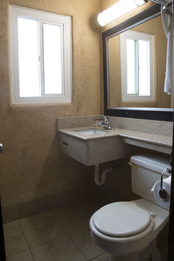 Bathroom 3, Harbor Inn & Suites, San Diego