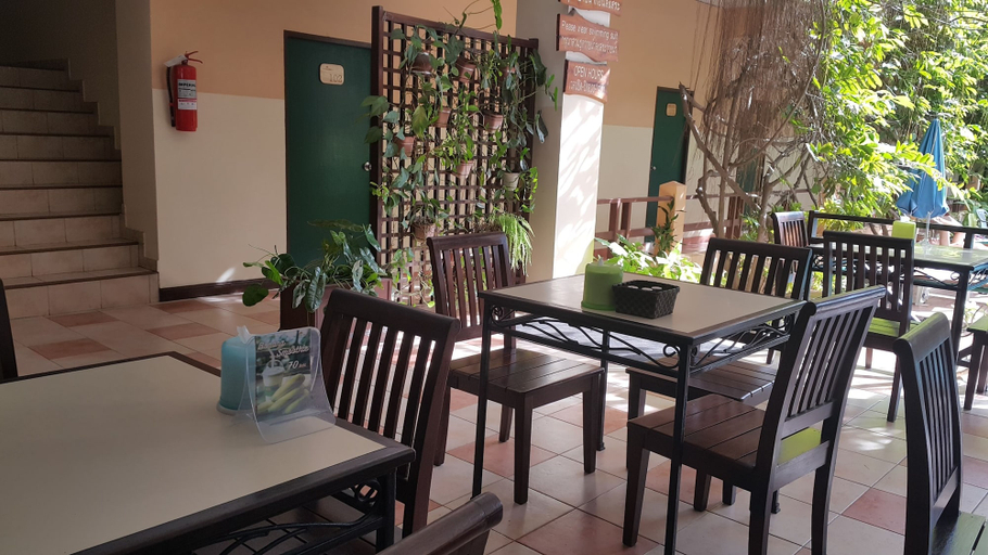 Food & Drinks 5, Opey De Place, Pattaya