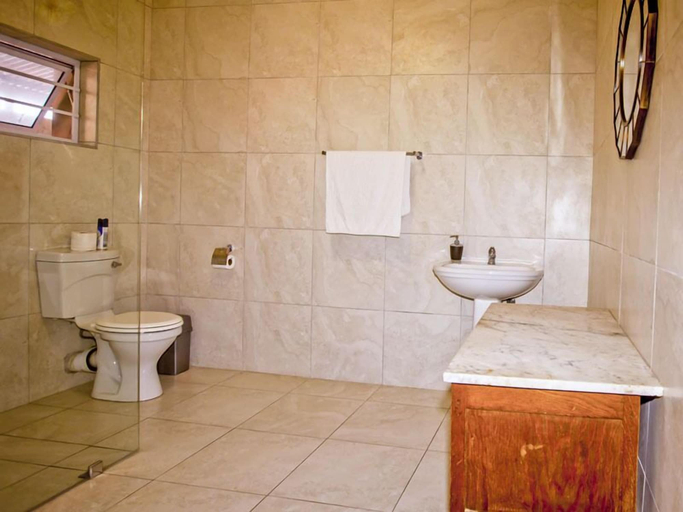 Bathroom 3, The Russel Guesthouse, Nelson Mandela Bay