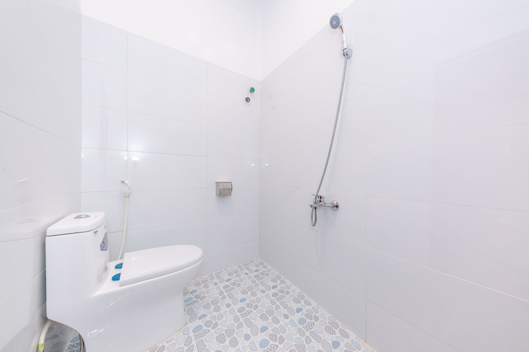 Bathroom 4, Super OYO 598 Peony Hotel, Cam Ranh