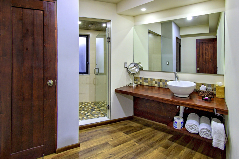 Bathroom 4, Bottega Hotel Boutique, Ensenada