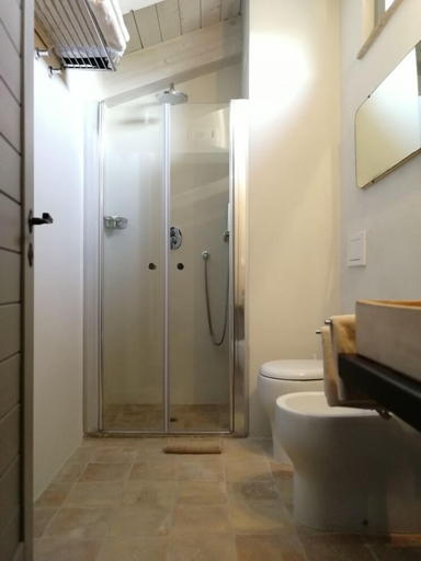 Bathroom 3, Casale Valigi, Terni