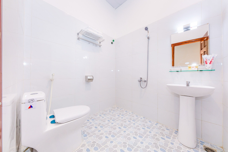 Bathroom 4, Super OYO 598 Peony Hotel, Cam Ranh