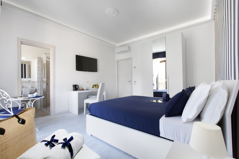 Bedroom 2, Villa Iolanda, Napoli