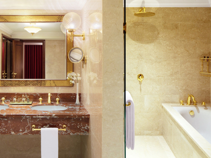 Bathroom 5, Sheraton Grand Doha Resort & Convention Hotel, Doha