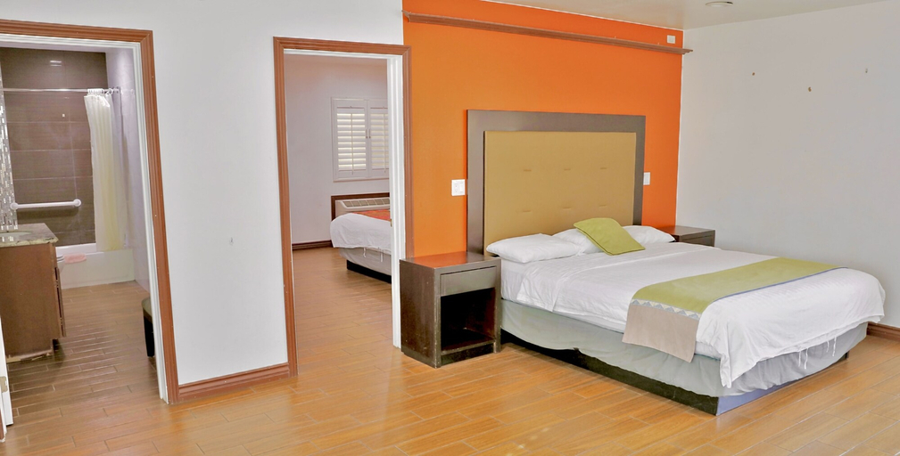 Bedroom 2, Norwalk Inn & Suites, Los Angeles