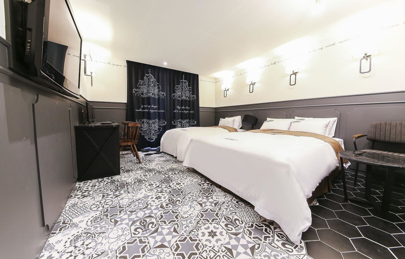 Bedroom 3, California Hotel, Guri