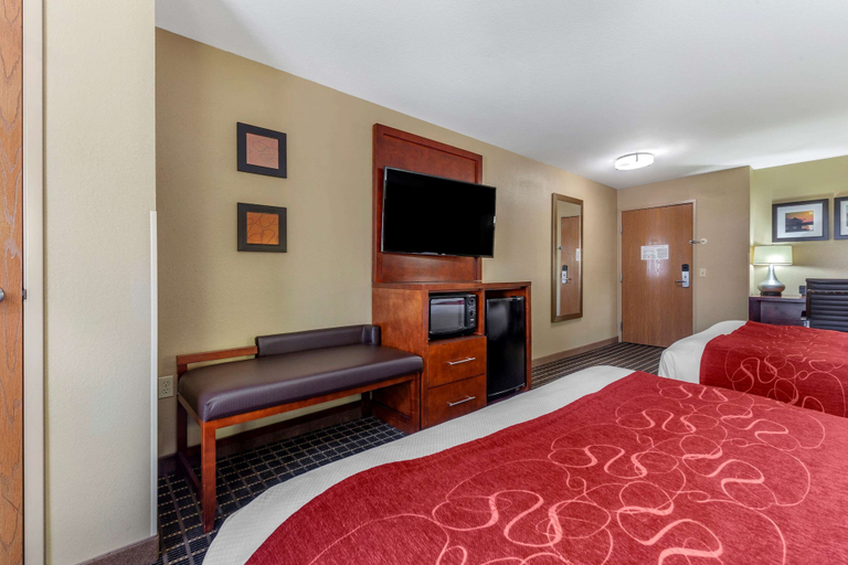Bedroom 2, Comfort Suites Delavan - Lake Geneva Area, Walworth