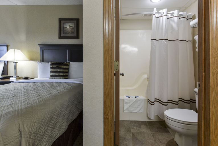 Bathroom 4, Grand View Inn and Suites, Taney